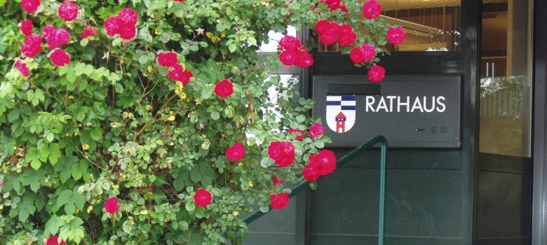 Rathauseingang Das Bild zeigt den Eingangsbereich des Rathauses