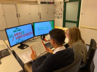 Verwaltungsmitarbeiter im Büro