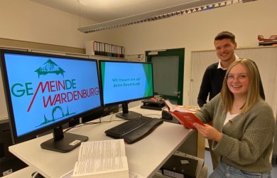Verwaltungsmitarbeiter im Büro
