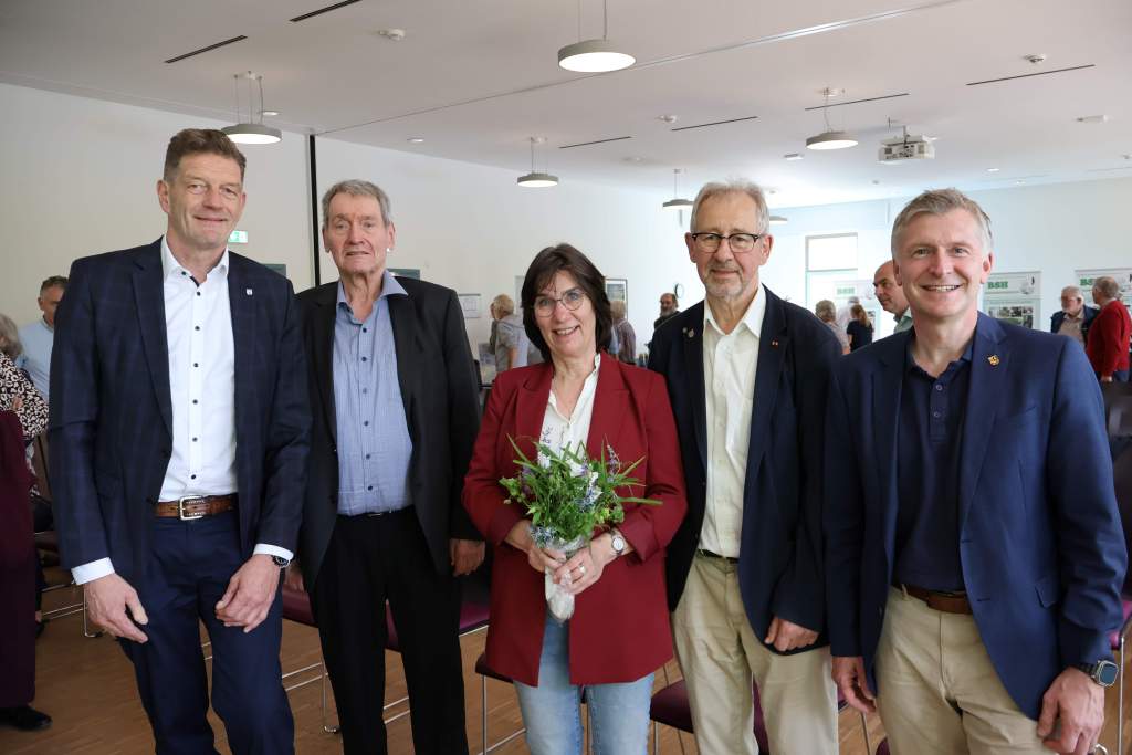 V. l.:Bürgermeister der Gemeinde Wardenburg Christoph Reents, Ehrenvorsitzender und Gründungsvorsitzender der BSH Prof. Dr. Remmer Akkermann, Vorsitzende der BSH Christiane Lehmkuhl, stellvertretender Landrat des Landkreises Cloppenburg Hermann Schröer und Landrat des Landkreises Oldenburg Dr. Christian Pundt. Nicht im Bild: Landrat des Landkreises Vechta, Tobias Gerdesmeyer.