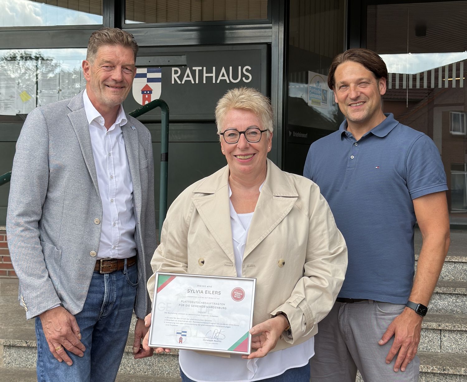 Gruppenfoto der Beteiligten der Bestellung zur Plattdeutschbeauftragten